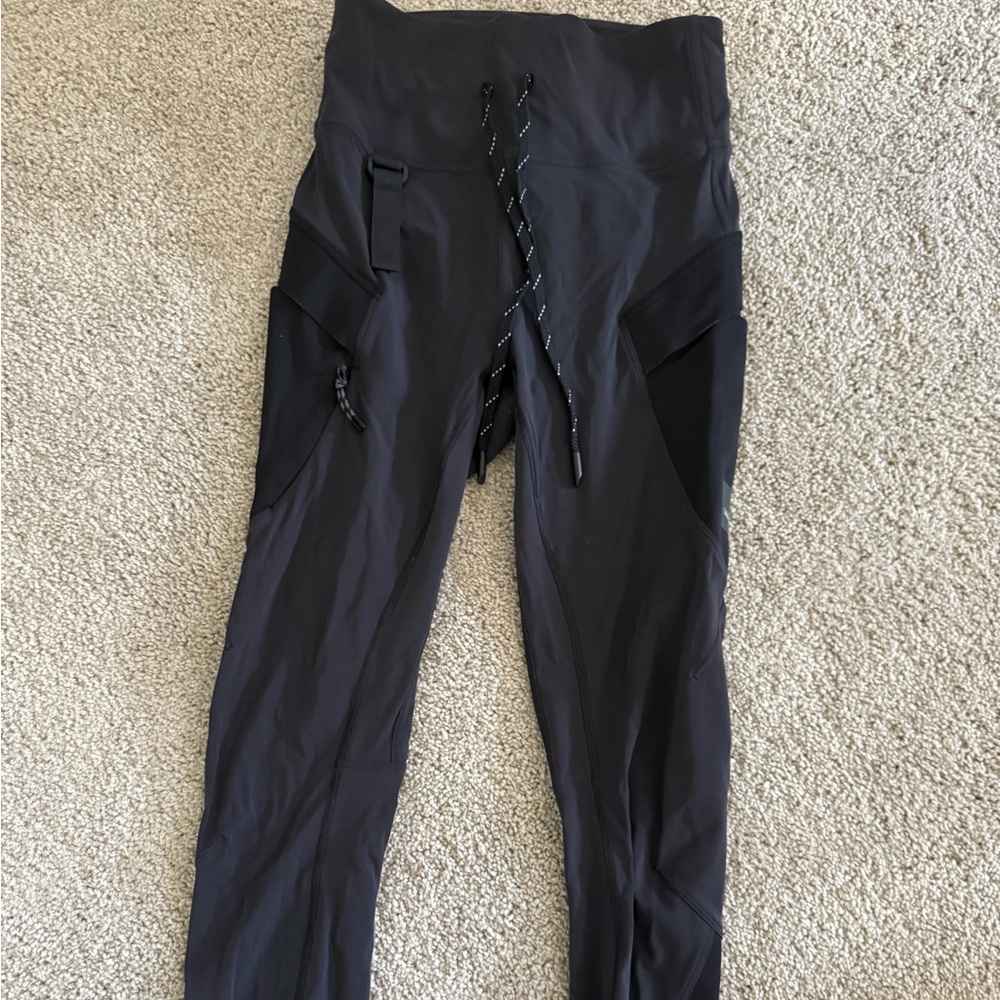 LuluLemon Black Performance tech leggings